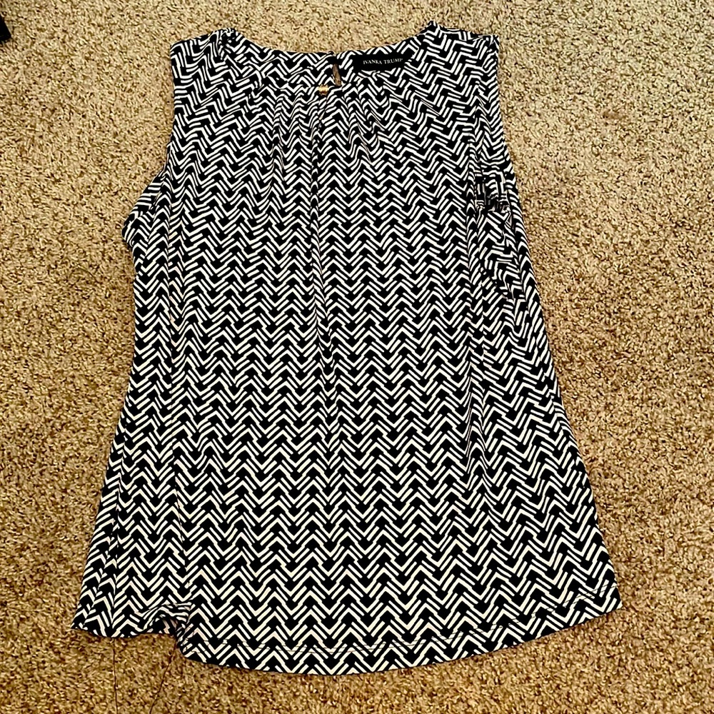 Sleeveless dress top